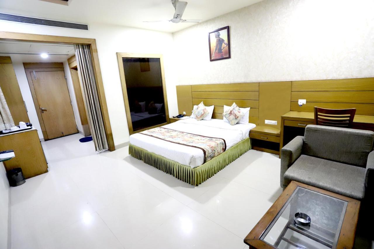 Hotel Blue Pearl โบปาล ภายนอก รูปภาพ