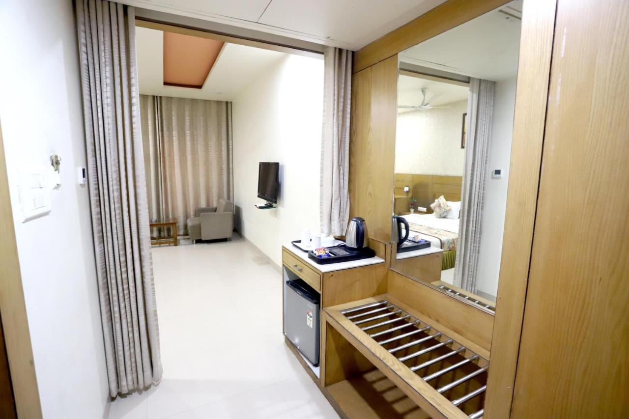 Hotel Blue Pearl โบปาล ภายนอก รูปภาพ