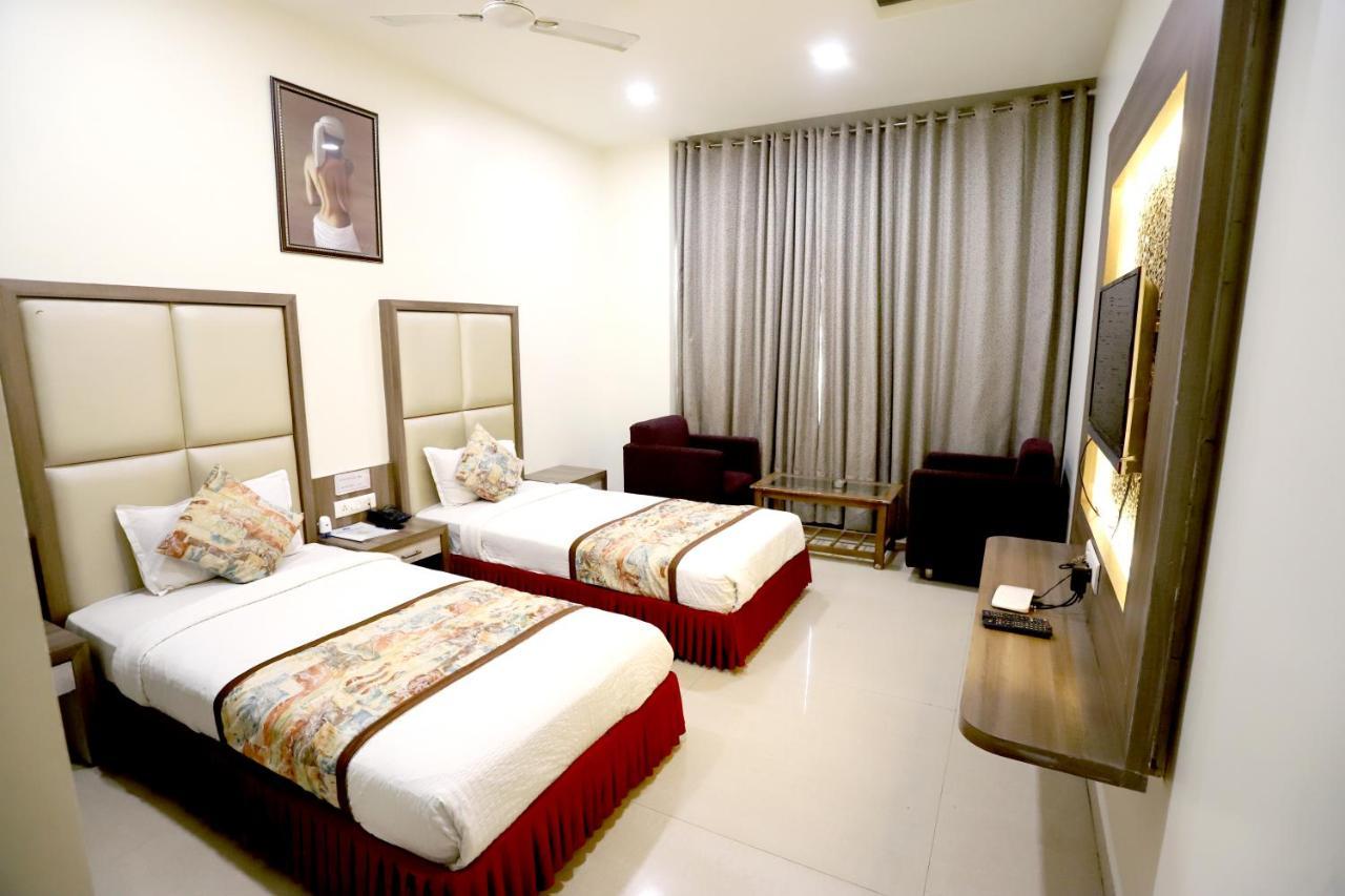 Hotel Blue Pearl โบปาล ภายนอก รูปภาพ