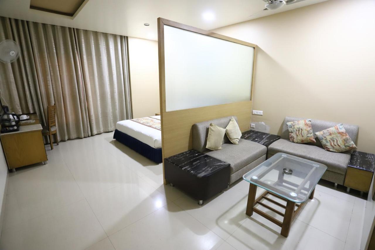 Hotel Blue Pearl โบปาล ภายนอก รูปภาพ