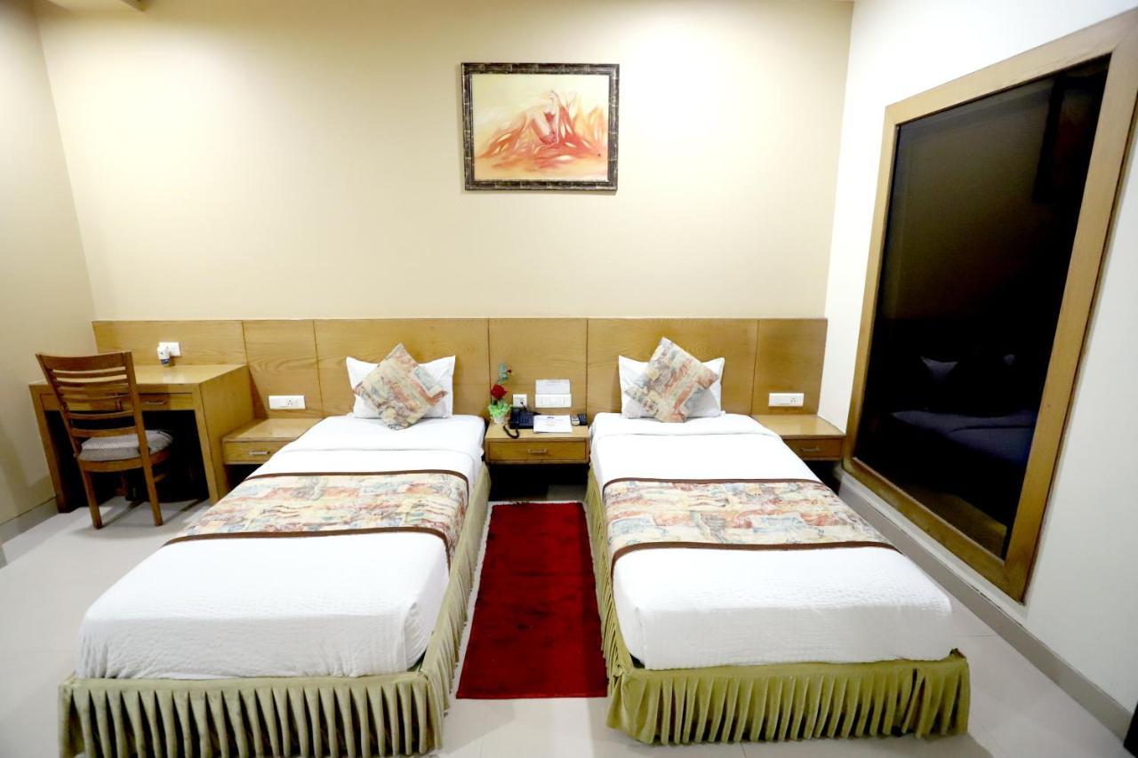 Hotel Blue Pearl โบปาล ภายนอก รูปภาพ