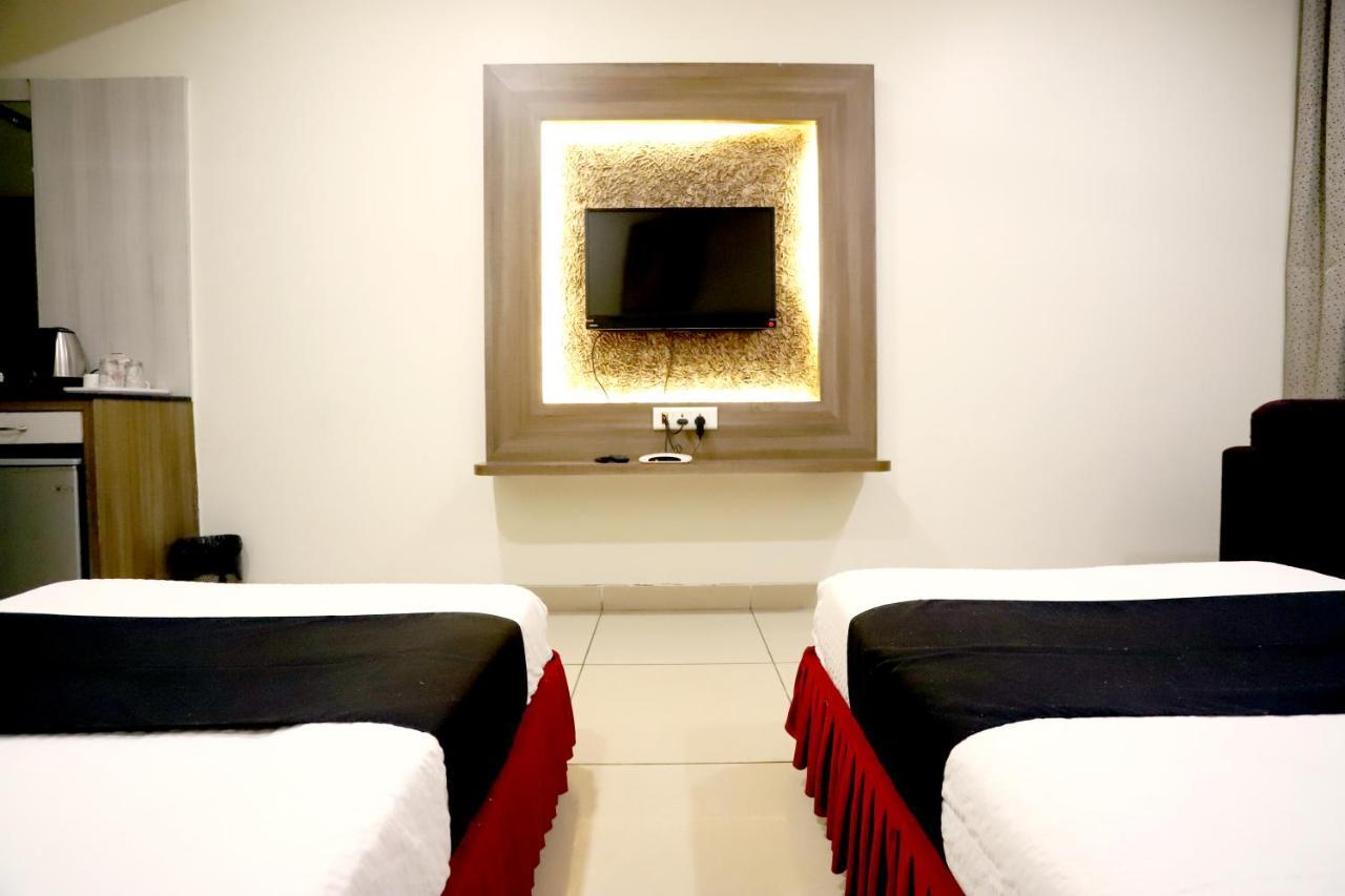 Hotel Blue Pearl โบปาล ภายนอก รูปภาพ