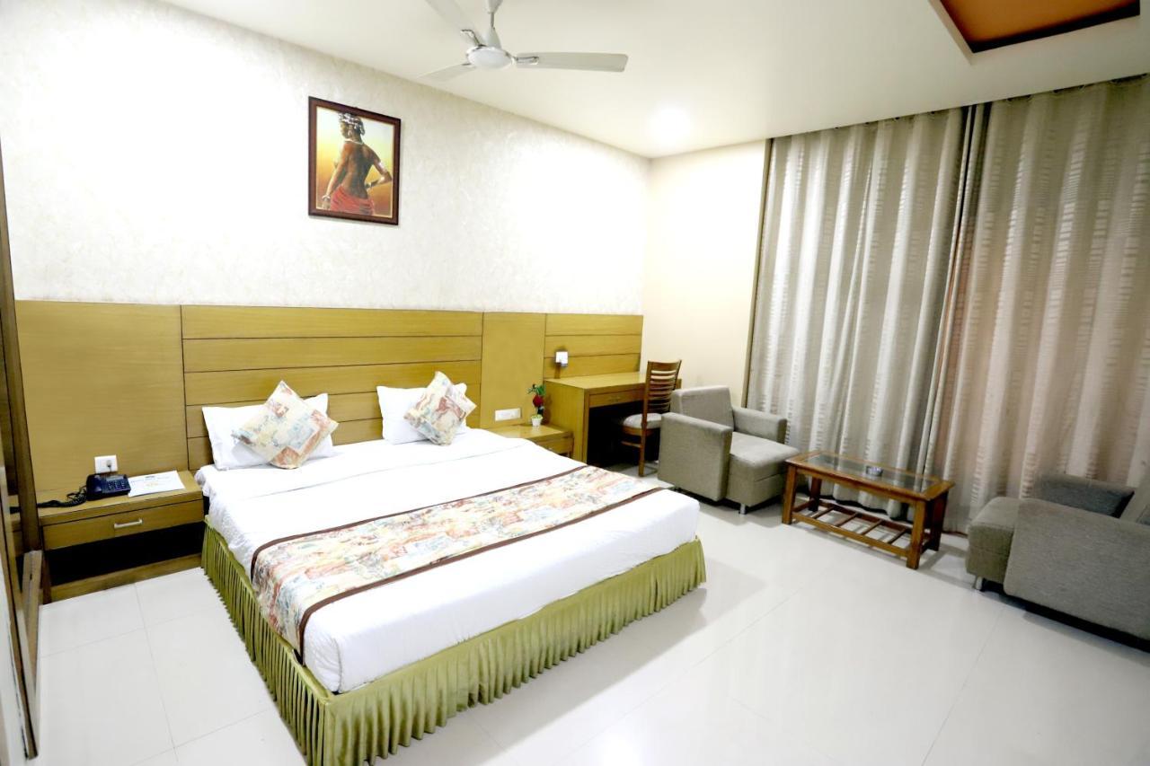 Hotel Blue Pearl โบปาล ภายนอก รูปภาพ