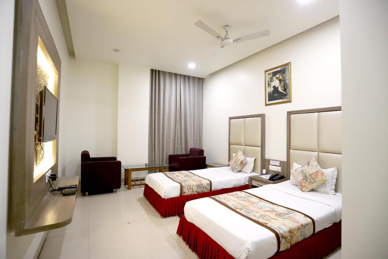 Hotel Blue Pearl โบปาล ภายนอก รูปภาพ