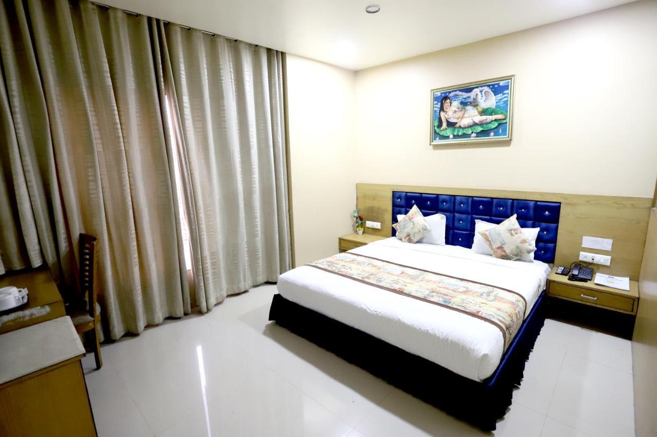 Hotel Blue Pearl โบปาล ภายนอก รูปภาพ