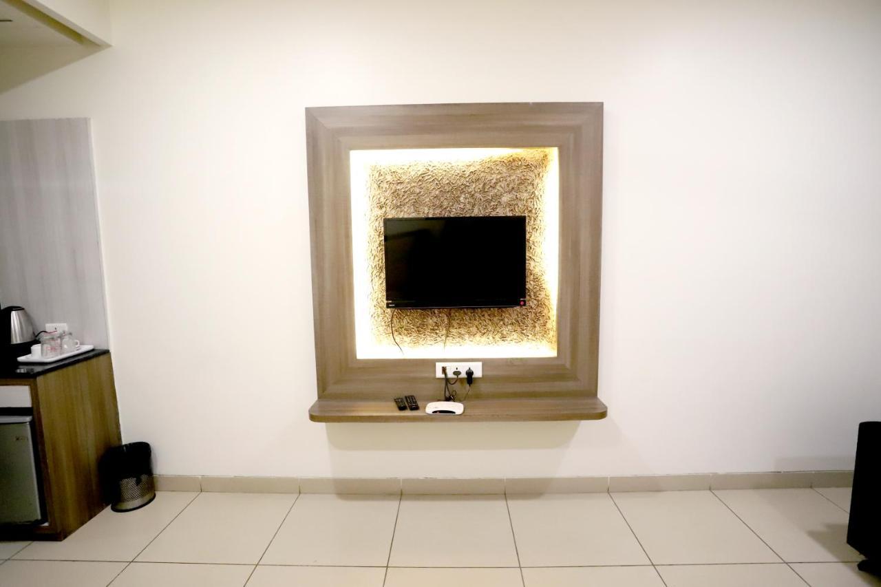 Hotel Blue Pearl โบปาล ภายนอก รูปภาพ