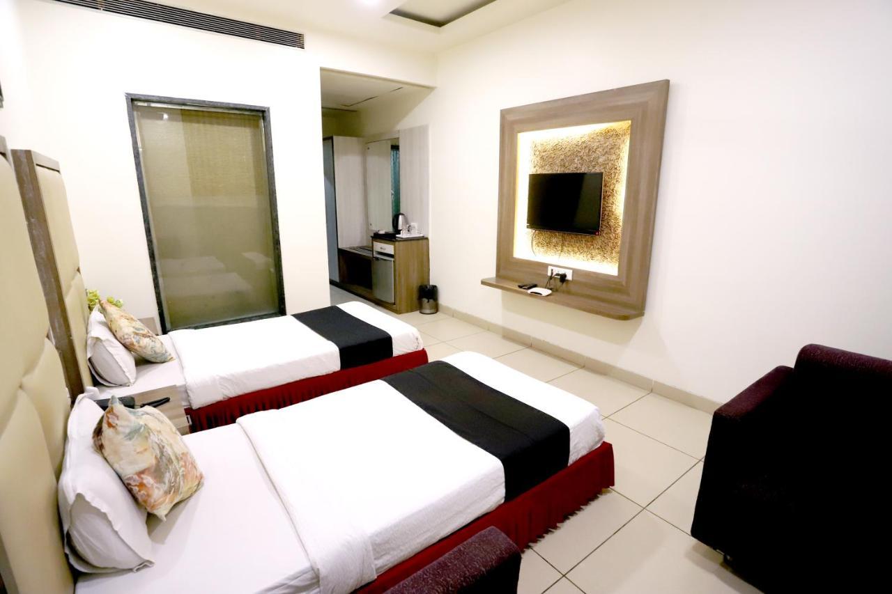 Hotel Blue Pearl โบปาล ภายนอก รูปภาพ