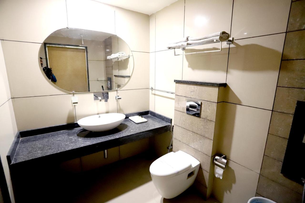 Hotel Blue Pearl โบปาล ภายนอก รูปภาพ