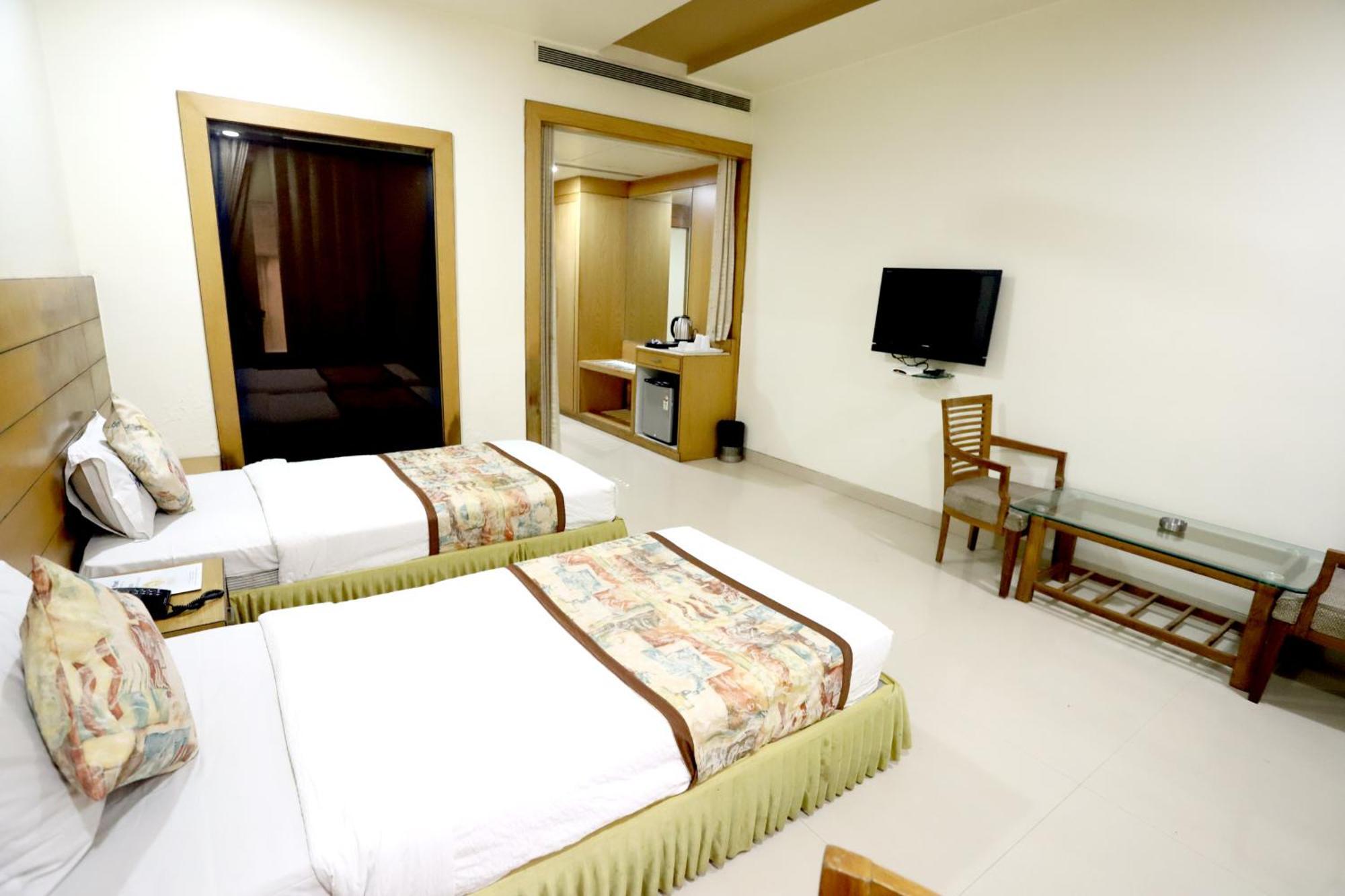 Hotel Blue Pearl โบปาล ภายนอก รูปภาพ